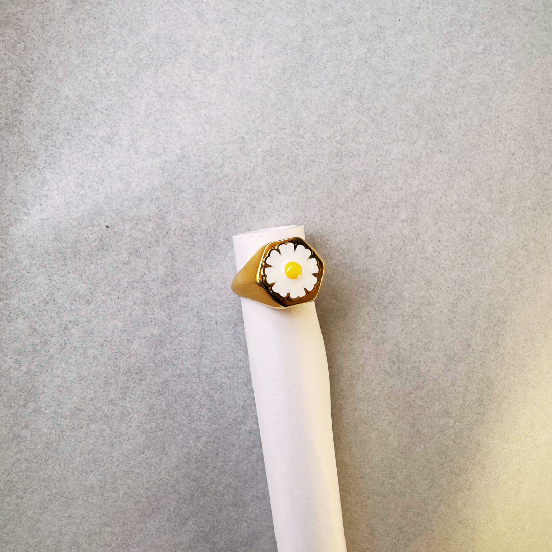 The Daisy Ring - Size 8